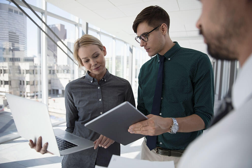 商家使用数字平板电脑办公